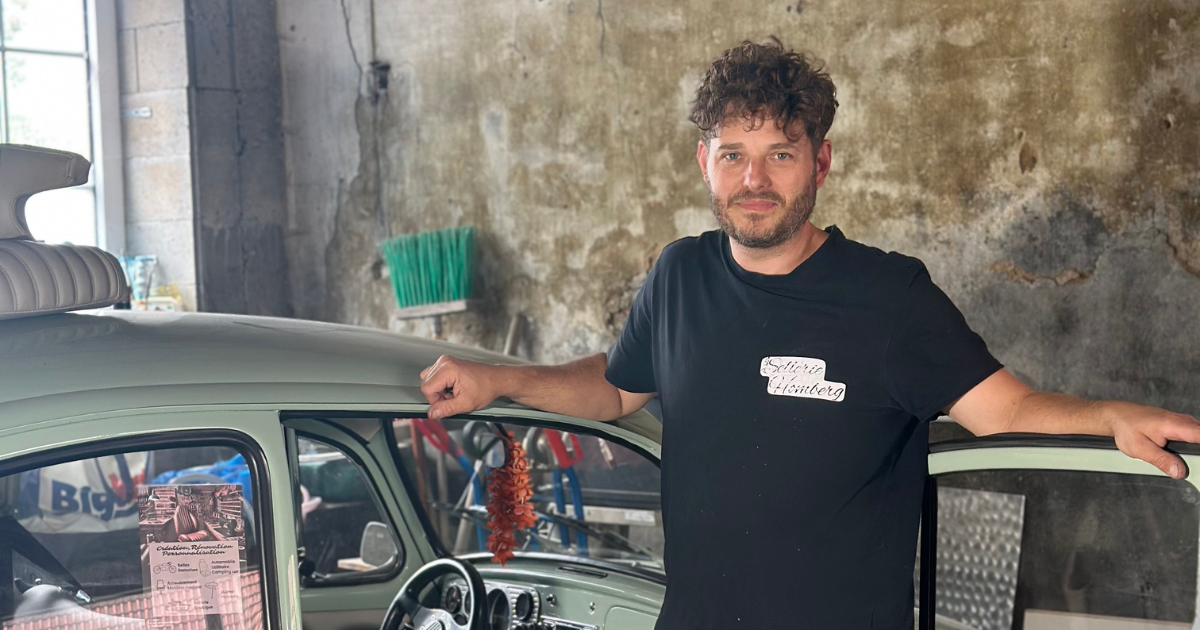 David dans son atelier de la Sellerie Homberg à Sarre-Union